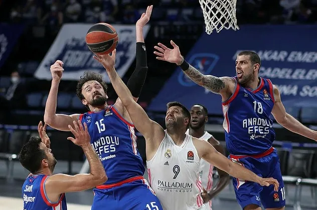 Anadolu Efes, Real Madrid'i  91-68 yendi