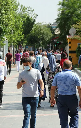 Koronavirüs vakaları arttı, Vali isyan etti: Yeni normale alışamadılar