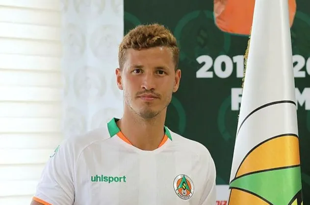 Salih Uçan ayrılığı sosyal medyadan duyurdu: Alanyaspor'a veda ediyorum