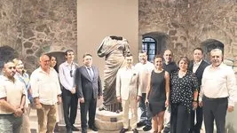 Bronz kadın heykeli ziyarete açıldı