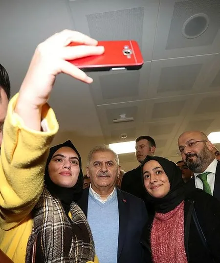 Yıldırım, KYK yurdundaki öğrencilerle buluştu