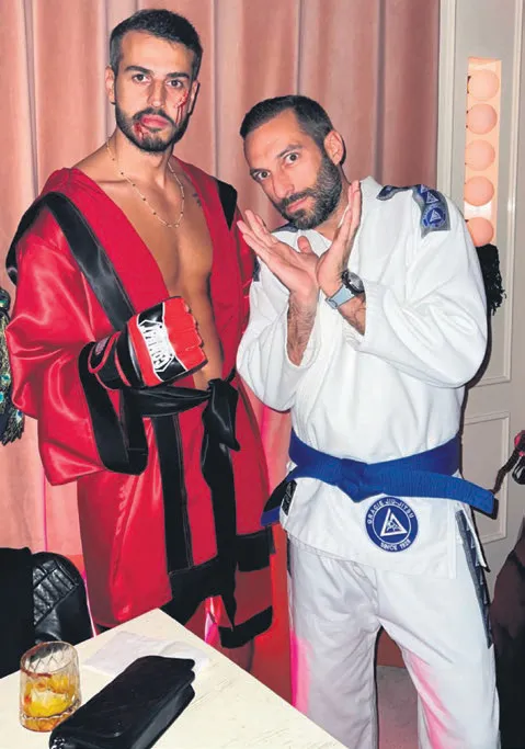 1635544346400.jpg Ünlü isimler Cadılar Bayramı partisine akın etti! O halleri “Bu kadar da olmaz” dedirtti-9