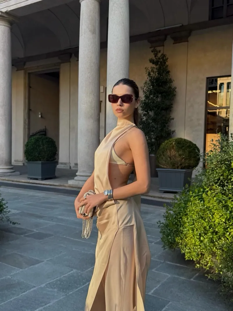 abinin-caglasi-afra-saracoglunun-milano-pozlari-sosyal-medyayi-salladi-1775208501365.jpg A.B.İ.’nin Çağla'sı Afra Saraçoğlu’nun Milano pozları sosyal medyayı salladı!-3