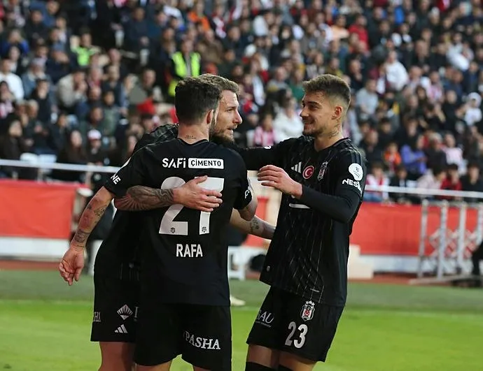 Kartal sahne alıyor