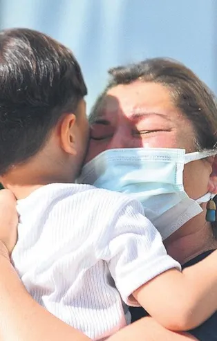 Ayça-Atakan Çatal çifti, kimsesiz Mustafa Kemal’i bağrına bastı! Biyolojik baba dava açınca ortalık karıştı