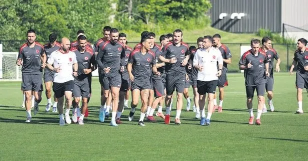 A Milliler ABD ve Meksika ile oynayacağı özel maçlar için kampa girdi