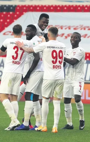 Sivasspor, Göztepe’yi İzmir’de 5 golle geçti | Yurttan ve dünyadan spor gündemi