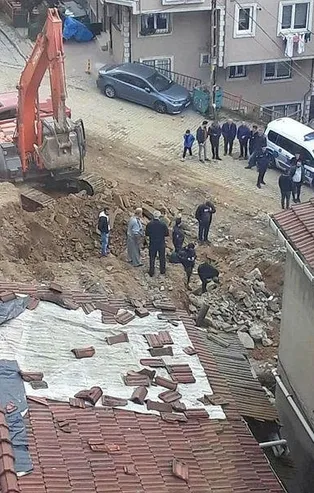 İstanbul Kağıthane'de esrarengiz olay! Kepçe kazdı kafatası ve kemik parçaları çıktı