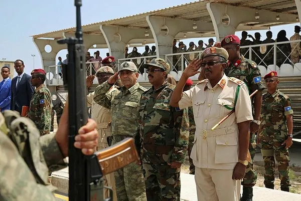 Mogadişu'daki Türk askeri eğitim merkezi ilk mezunlarını verdi-6