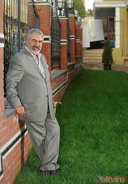 bir-dondu-pir-dondu-edhonun-kimsesiz-dogan-babasi-hakkindaki-gercek-hayrete-dusurdu-ali-surmeli-megerse-1615239214595.jpeg Bir döndü pir döndü! EDHO'nun 'Kimsesiz Doğan Baba'sı hakkındaki gerçek hayrete düşürdü! Ali Sürmeli meğerse...-9