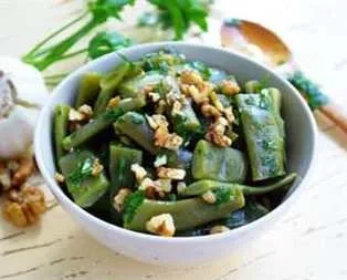 Cevizli Taze Fasulye Salatası Tarifi