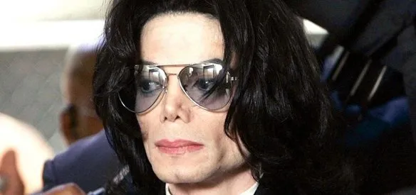 ABD'Lİ ŞARKICI MİCHEAL JACKSON BUGÜN ÖLDÜ