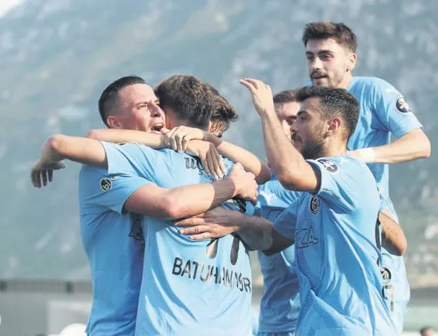 ingiliz-basinindan-flas-iddia-aston-villanin-attila-szalai-icin-devrede-1661646213380.jpeg İngiliz basınından flaş iddia! Aston Villa’nın Attila Szalai için devrede-16