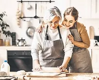 Ev kadınlarına emeklilik imkanı! Emlakçılardan evlenecek çiftlere kolaylık... Doğum izni 24 haftaya çıkıyor