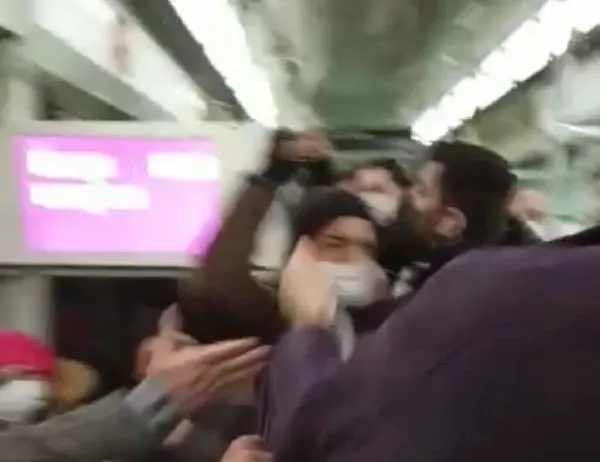 Tramvayda yumruklar konuştu!