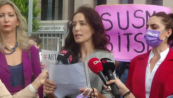 ibb-sehir-tiyatrosu-oyuncusu-ugur-arda-aydin-cinsel-taciz-sucundan-hapis-cezasina-carptirildi-goruntu-alan-muhabire-saldirdi-1632238422564.jpg İBB Şehir Tiyatrosu oyuncusu Uğur Arda Aydın "cinsel taciz" suçundan hapis cezasına çarptırıldı! Görüntü alan muhabire saldırdı-7