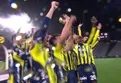Şampiyon Fenerbahçe kupayı böyle kaldırdı!