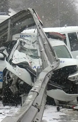 İstanbul'da feci kaza! Sivil polis aracı, trafik polisi aracına çarptı! Yaralılar var
