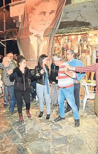 CHP'de kavga ve rezalet eksik olmuyor! İzmir Selçuk’ta eski CHP'li başkan mevcut başkana saldırdı