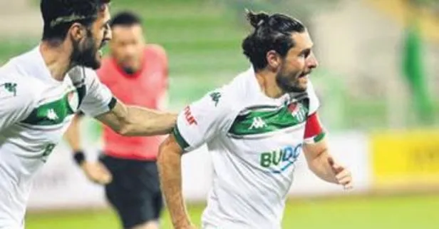 Timsah tek attı 3 aldı