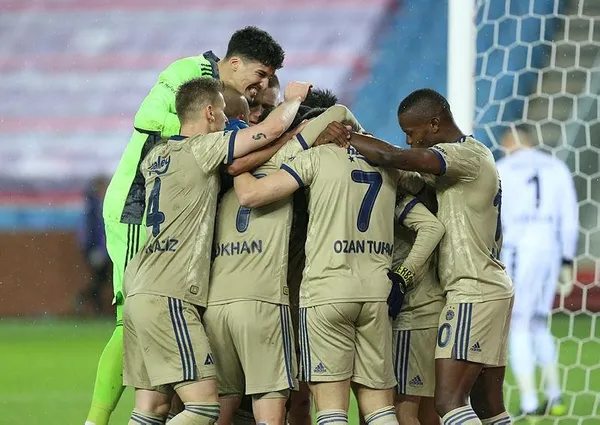 Ali Koç, Erol Bulut ile toplantı yaptı Caner kararı takıma olumlu yansıdı: İşte zafer böyle geldi-2