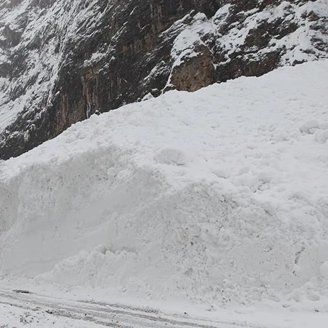 Meteoroloji Genel Müdürlüğünden çığ ve rüzgar uyarısı! Hava bugün nasıl olacak? Deprem bölgesi ısınıyor...