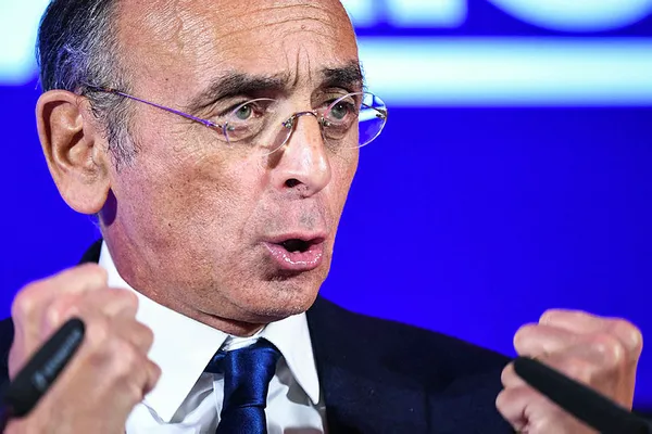 musluman-cocuklara-hirsizlar-katiller-tecavuzculer-diyen-fransada-cumhurbaskani-adayi-olan-zemmoura-para-cezas-1642488379677.jpg Müslüman çocuklara, "Hırsızlar, katiller, tecavüzcüler" diyen Fransa cumhurbaşkanı adayı Zemmour'a para cezası-4