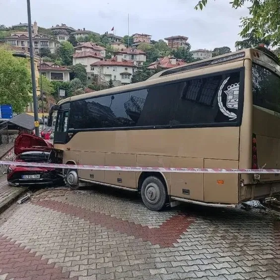 Üsküdar’da servis kazası!