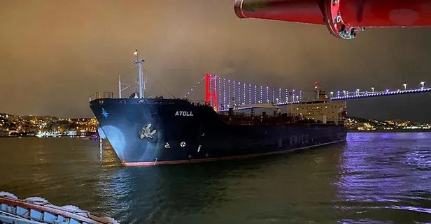 İstanbul Boğazı'nda gece yarısı panik! Dümeni kitlenen gemi metrelerce sürüklendi