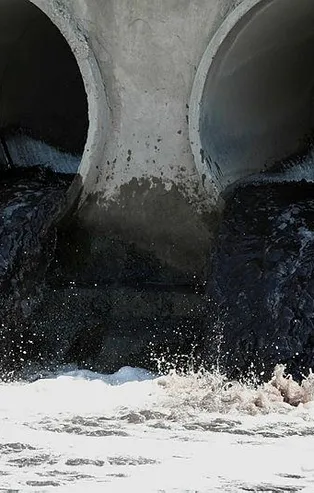 Çorlu Deresi'nde mide bulandıran görüntü! Vatandaş kokudan pencere açamıyor