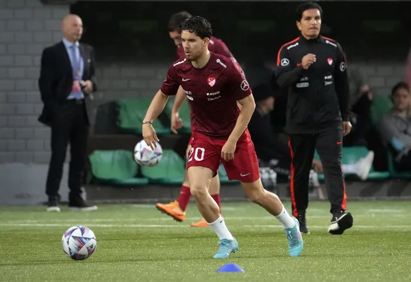 fenerbahceli-ferdi-kadioglu-icin-dev-teklif-premier-lig-ekibi-20-milyon-euro-verecek-1658758645864.jpg Fenerbahçeli Ferdi Kadıoğlu için dev teklif! Premier Lig ekibi 20 milyon Euro verecek-7