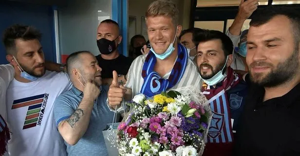Danimarkalı yıldız golcü dün Trabzon’a ayak bastı: Hoşgeldin yeni kral Andreas Cornelius