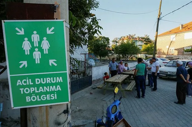 Ege'de 8 saatte 114 deprem oldu