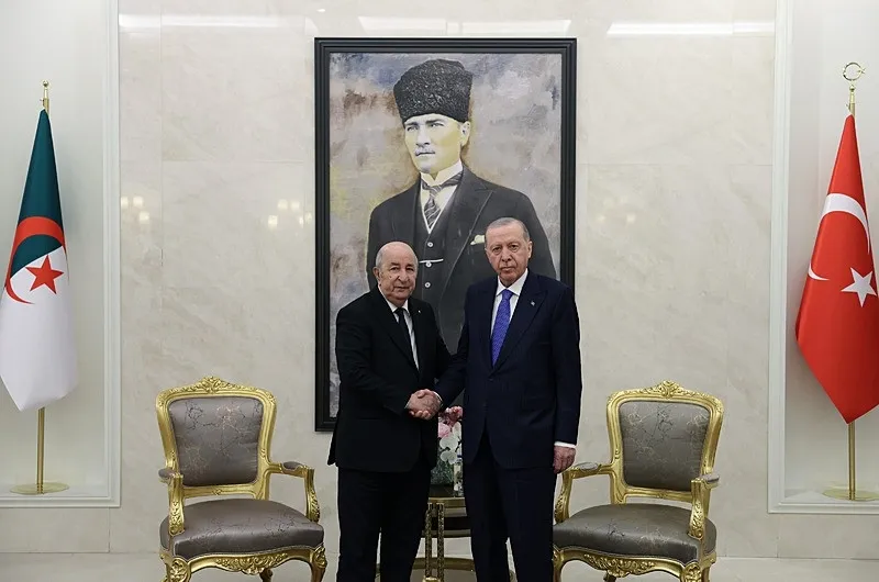 cezayir-cumhurbaskani-abdulmecid-tebbun-ankarada-baskan-erdogan-karsiladi-1778094023794.jpeg Cezayir Cumhurbaşkanı Abdülmecid Tebbun Ankara'da: Başkan Erdoğan karşıladı-3