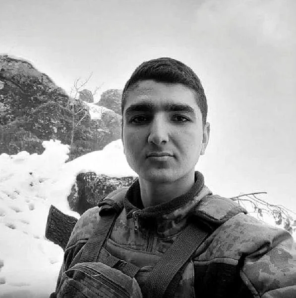 baskan-recep-tayyip-erdogandan-sehit-piyade-astegmen-abdullah-kursat-kupsenin-ailesine-taziye-mesaji-1648999897994.jpeg Başkan Recep Tayyip Erdoğan'dan şehit Piyade Asteğmen Abdullah Kürşat Kupşen'in ailesine taziye mesajı-2