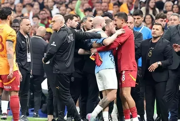 Osimhen Ba’yı soyunma odasına çağırdı!