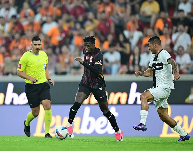 Galatasaray'da 5 ayrılık birden! Zaha'nın ardından onlar da yolcu - 10