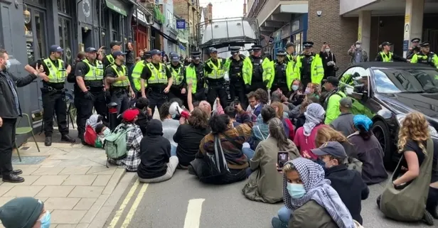 Filistin'i savunan öğrencilere polis prangası! Harvard'dan sonra şimdi de Oxford! İngiltere de karışıyor...