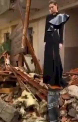 Manken Itır Esen'in deprem enkazındaki pozu tartışma yaratmıştı! AKUT'tan açıklama geldi