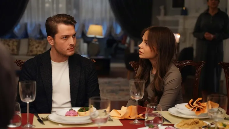 ayni-yagmur-altinda-2-bolumde-neler-oldu-rosa-hayatinin-en-zor-kararini-verdi-1771317171617.jpg Aynı Yağmur Altında 2. bölümde neler oldu? Rosa hayatının en zor kararını verdi-5