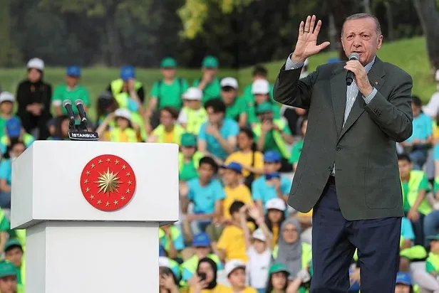 Başkan Erdoğan’ın havadaki elini sıkmaya çalışan Şevval Gökçukur A Haber’e konuştu: "Elini öpüp fotoğrafı vermek isterim!"-5