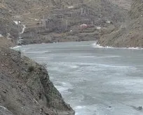 Dünyanın en hızlı akan nehri buz tuttu