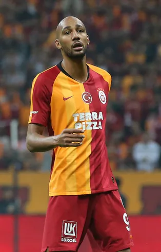 Galatasaray'da Nzonzi çatlağı! Takım arkadaşlarını bombaladı