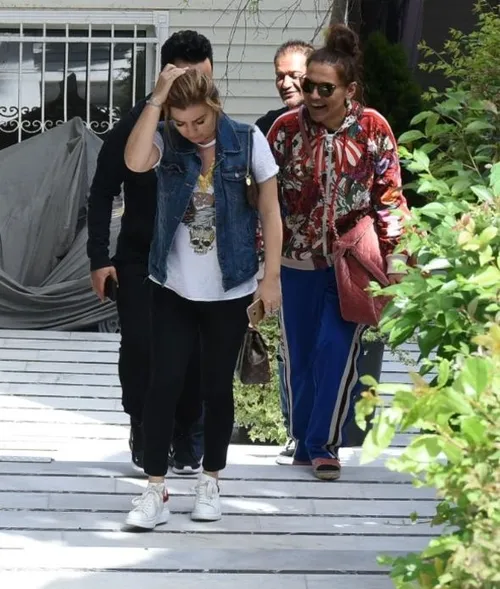Demet Akalın'dan valeye Euro'yla bahşiş-6