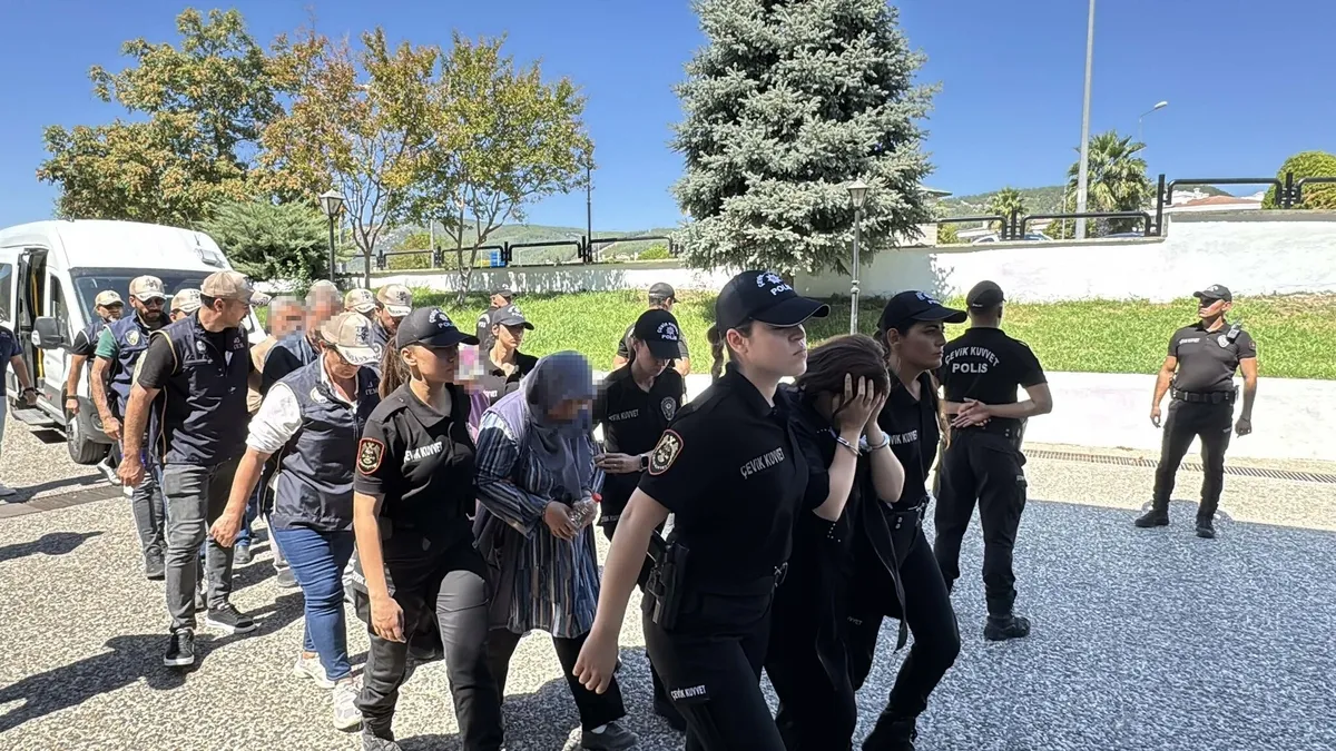 FETÖ'cü Burkay Karatepe ile bağlantılı şüphelilere operasyon: 10 şüpheli adliyede-2
