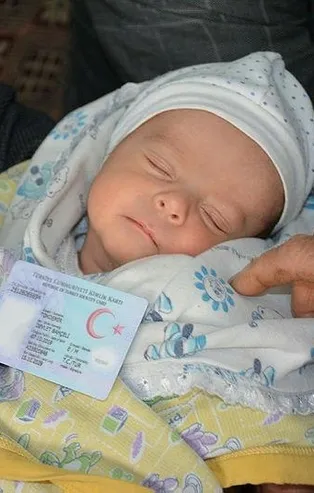 Afyonkarahisar’da bir çift, yeni doğan bebeklerine Devlet Bahçeli’nin ismini verdi