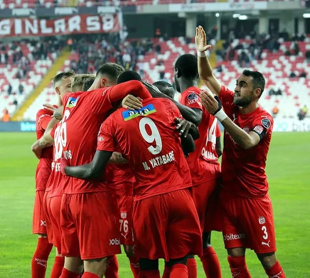 besiktas-gecen-sezon-aboubakar-ve-larin-katkilarini-mumla-ariyor-batshuayi-ve-kenan-karaman-geride-kaldi-1638131267736.jpeg Beşiktaş geçen sezon Aboubakar ve Larin katkılarını mumla arıyor! Batshuayi ve Kenan Karaman geride kaldı-7