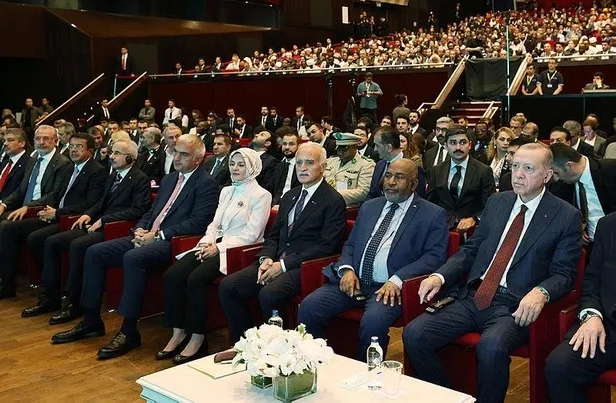 baskan-erdogan-komorlar-birligi-cumhurbaskani-assoumani-azaliyi-kabul-etti-1697206710098.jpeg Başkan Erdoğan Komorlar Birliği Cumhurbaşkanı Assoumani Azali'yi kabul etti-3