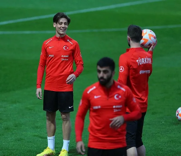 italyan-medyasindan-flas-seferovic-iddiasi-1668817074549.jpeg İtalyan medyasından flaş Seferovic iddiası! Galatasaray ile yol ayrımı yakın-9
