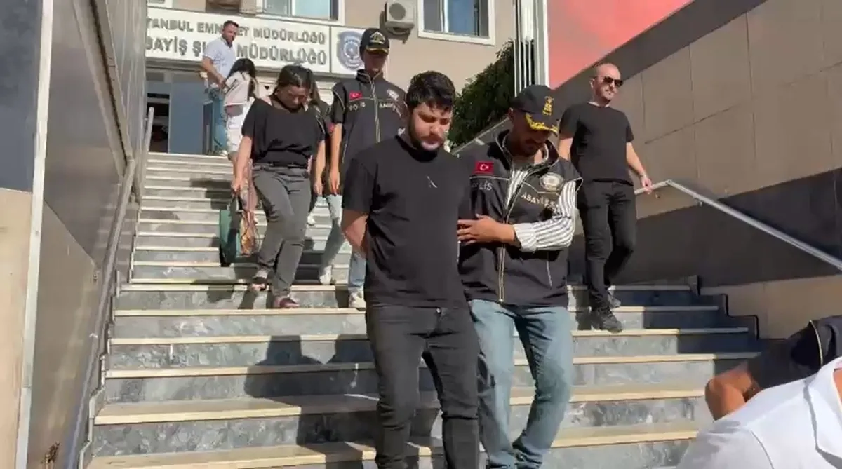 istanbulda-masoz-ilaniyla-fuhsa-suruklediler-6-supheli-adliyede-1787908690053.jpeg İstanbul'da "masöz" ilanıyla fuhşa sürüklediler! 6 şüpheli adliyede-3